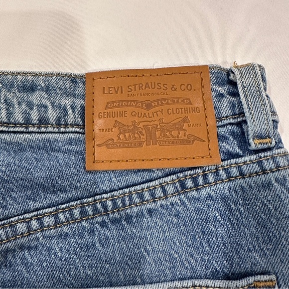 Levi's Premium Ribcage Jeans - Picture 5 of 9